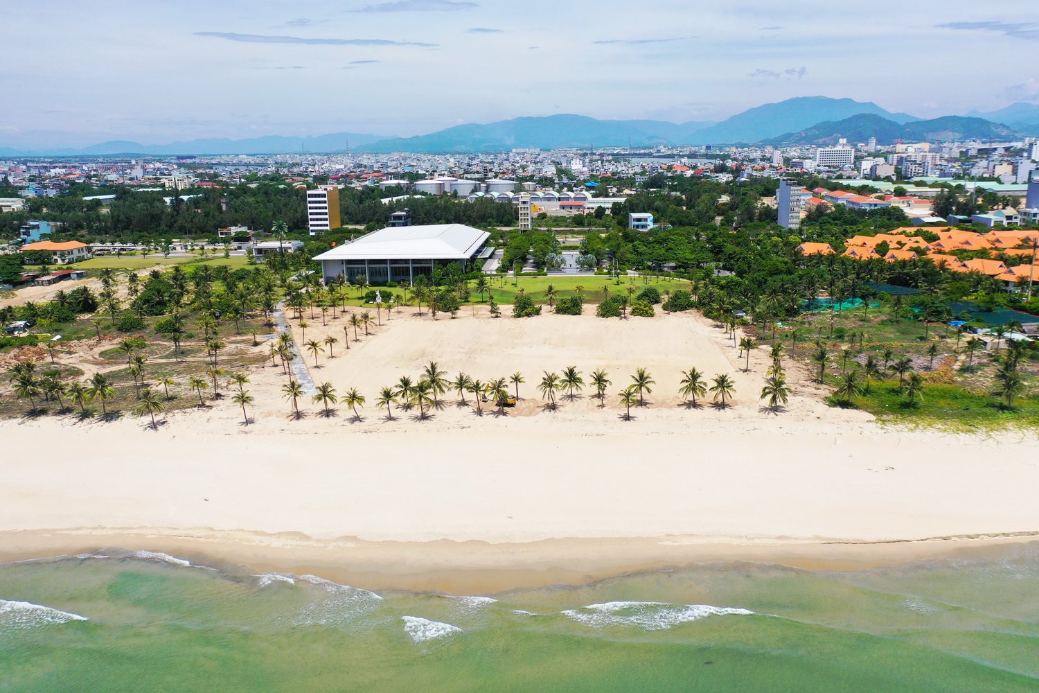 Ariyana Convention Centre Danang's beach was chosen as the venue for My Tam’s 'My Soul 1981' live show on July 14, 2024