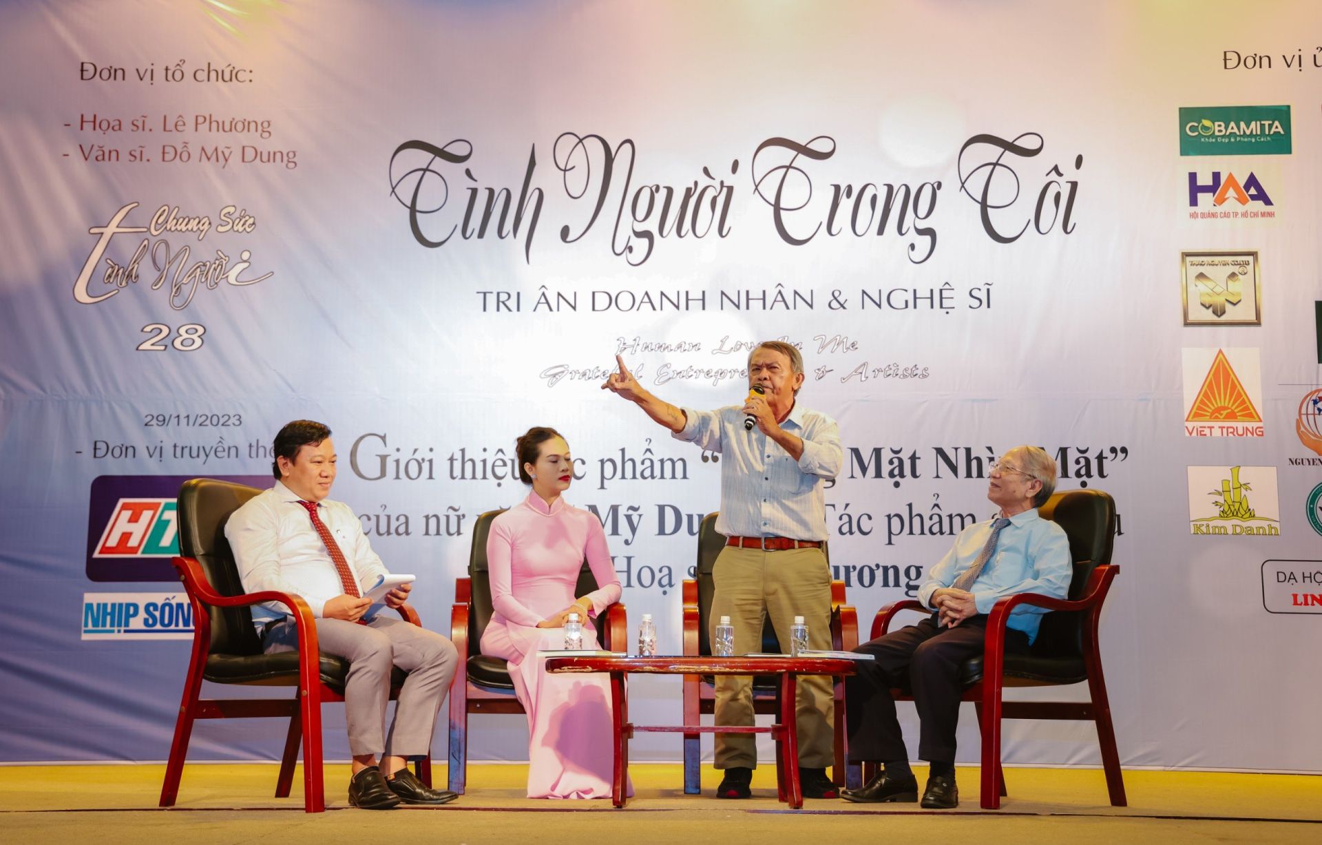 Đạo diễn Phan Phúc, Mị Dung,  Nhà văn Nguyễn Trí, GS.TS Đào Văn Lượng