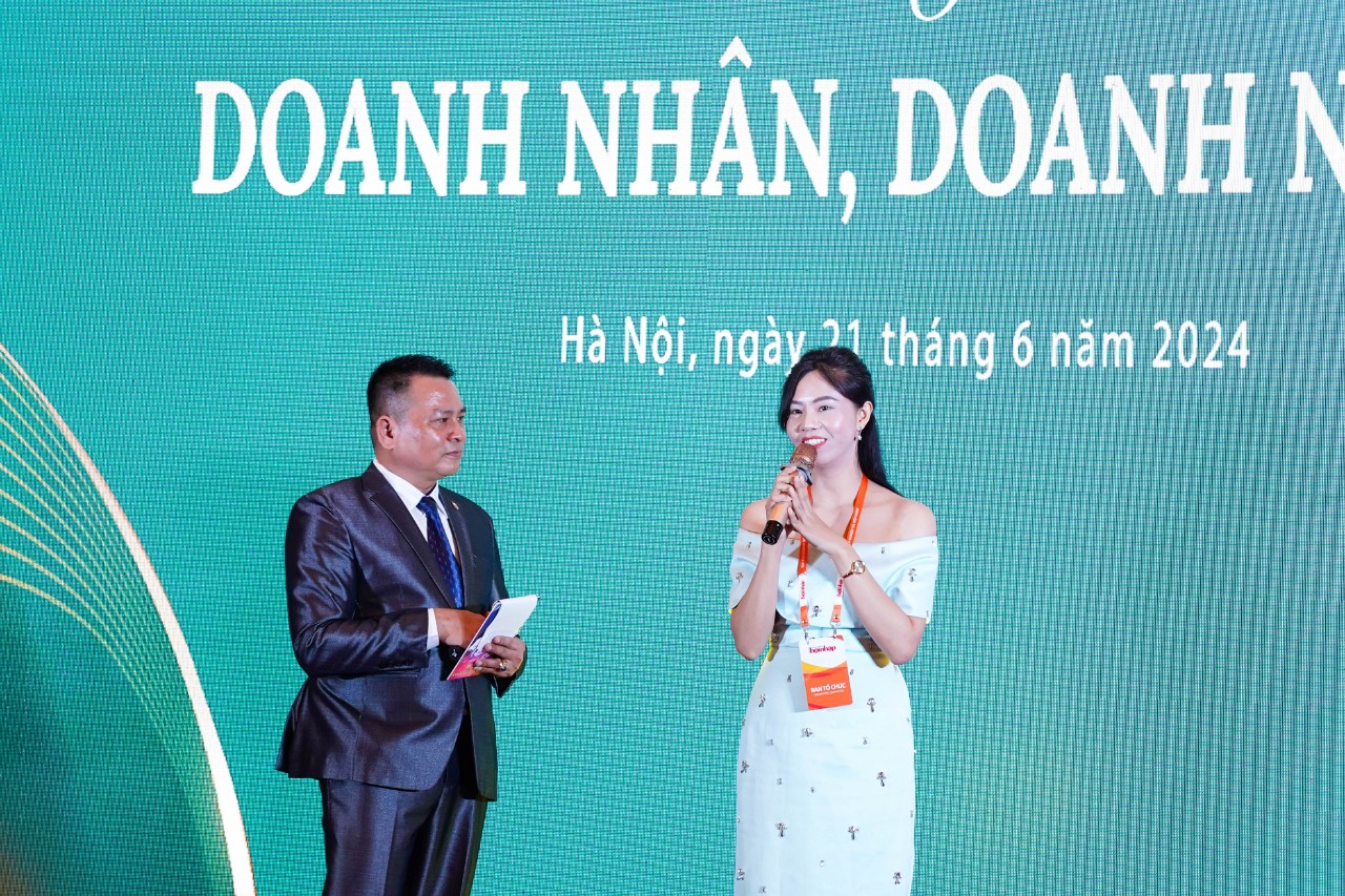 Mị Dung chia  sẻ truyền cảm hứng tại sự kiện  21.6 của Tạp chí Doanh nghiệp và Hội nhập