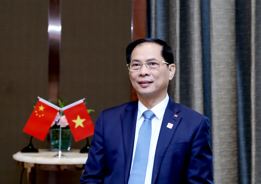 On the evening of June 27, Foreign Minister Bui Thanh Son spoke to the press about Prime Minister Pham Minh Chinh's business trip to attend the WEF Dalian Conference and work in China from June 24 to 27, 2024