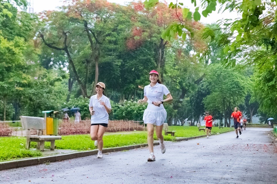 Cán bộ nhân viên chinh phục đường chạy tại sự kiện Key In Mei