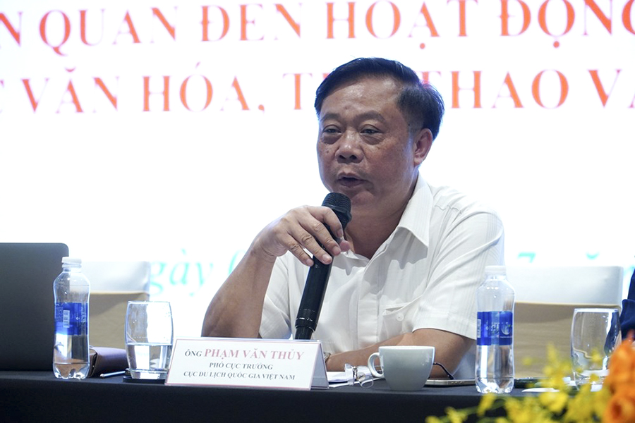 Vice Director of the National Tourism Administration of Vietnam, Pham Van Thuy, answered questions and provided detailed information on administrative procedures in the tourism sector