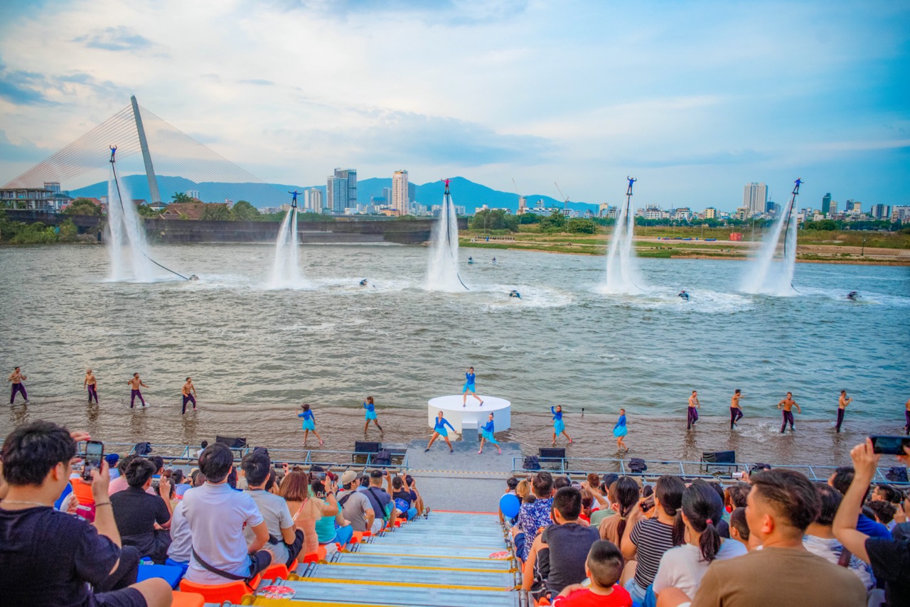 Show diễn Awaken River hấp dẫn du khách tại Da Nang Downtown