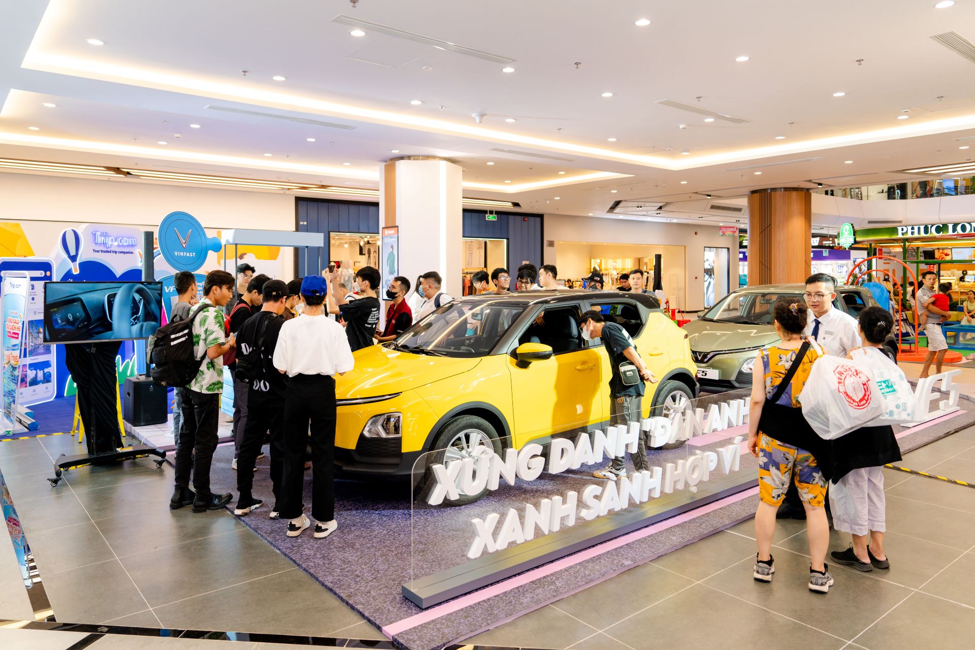 The yellow version of the VF 5 Plus is a popular choice among young customers