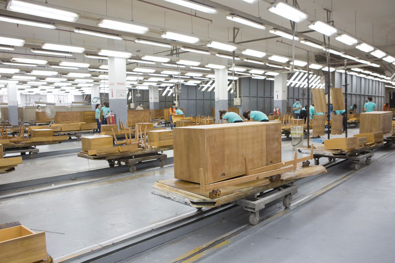 Overall, Viforest forecasts that Vietnam's wood and wood product exports will reach over 16 billion USD for the whole year