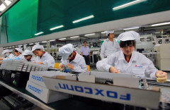 Foxconn tăng tiền tuyển công nhân sản xuất iPhone 16