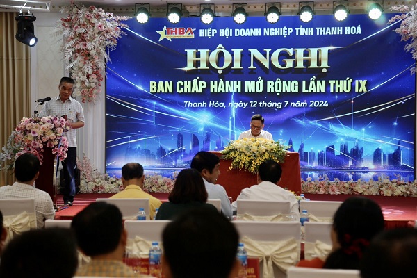 Hội viên trình bày tham luận về chuyển đổi số trong doanh nghiệp