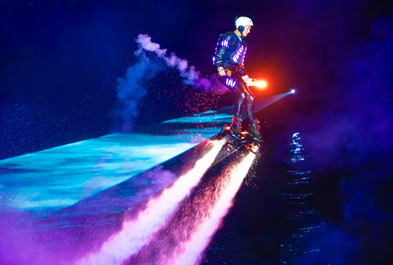 Dàn vận động viên Flyboards vô địch thế giới cùng hội ngộ tại show diễn Symphony of River