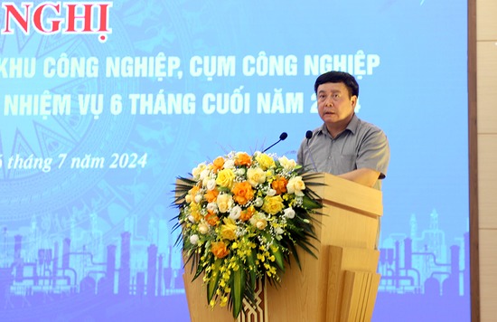 Lãnh đạo Ban Quản lý các KCN tỉnh giải đáp kiến nghị của các doanh nghiệp