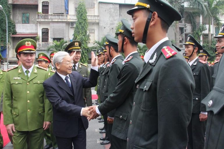 Tổng Bí thư Nguyễn Phú Trọng đến thăm, kiểm tra công tác ứng trực, sẵn sàng chiến đấu tại Bộ Tư lệnh Cảnh sát cơ động nhân dịp Tết Nguyên đán Bính Thân 2016