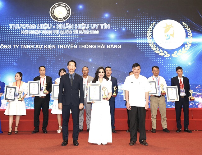 Công ty TNHH sự kiện truyền thông Hải Đăng (Hải Đăng Media) vinh dự nhận giải thưởng “Top 10 Thương hiệu – nhãn hiệu uy tín Hội nhập kinh tế quốc tế năm 2023”.