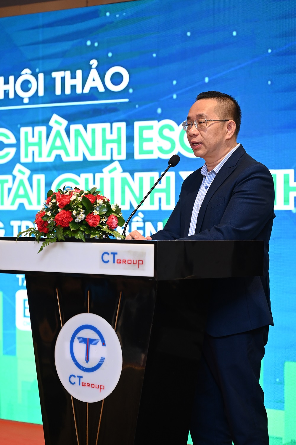 Mr. Tran Thien Long, Vice Chairman of the Vietnam Industrial Real Estate Association, speaking at the seminar