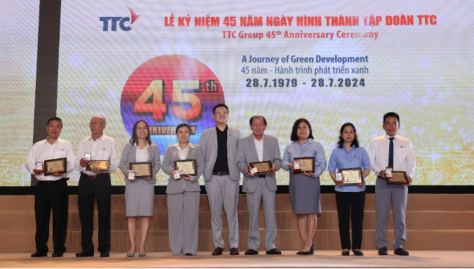 The ceremony provided a special opportunity to honor long-term employees who have dedicated themselves to TTC development