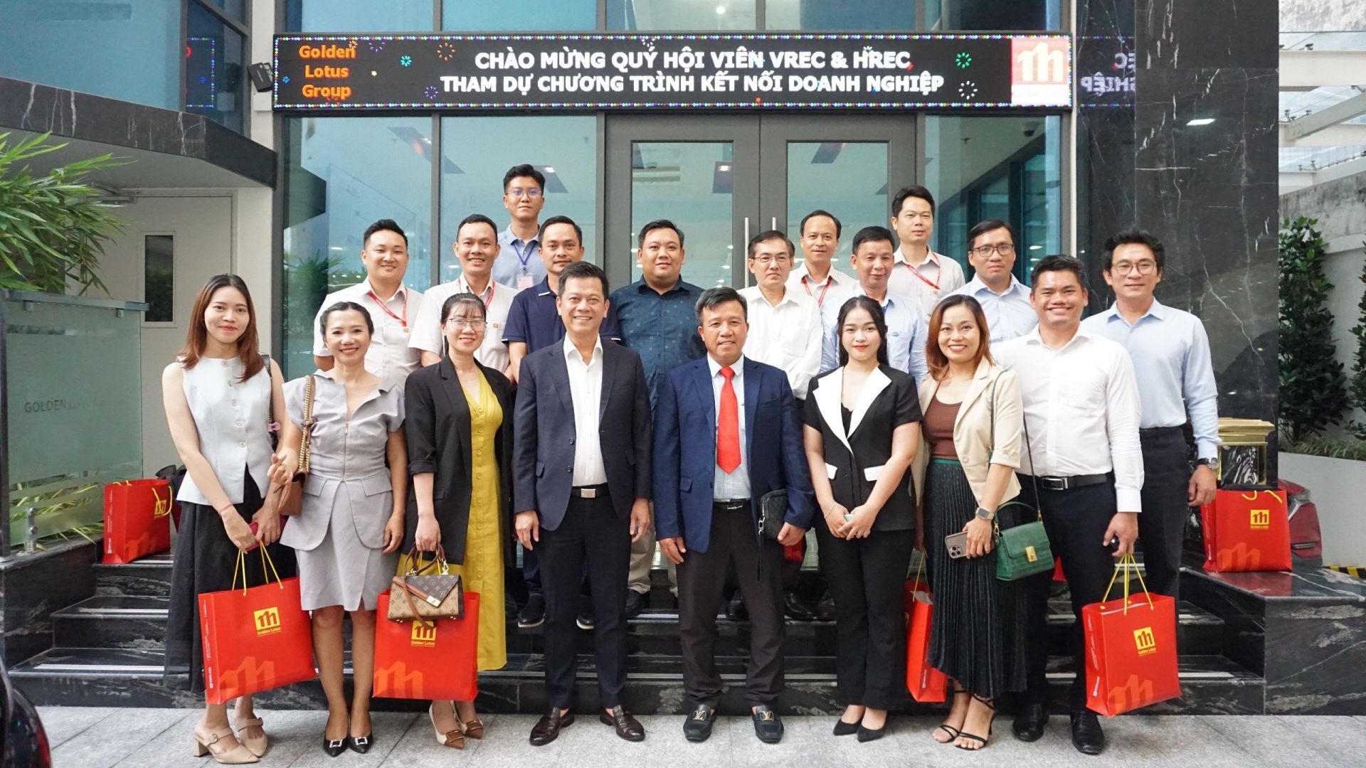 The Board of Directors of Golden Lotus Construction JSC welcomed the delegation of members and partners of Ho Chi Minh City Real Estate Club (HREC)