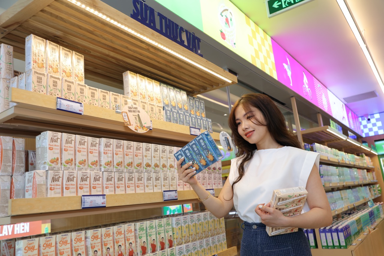 Vinamilk maintains its leading position, continuing to be the most purchased milk brand in Vietnam for the 12th consecutive year