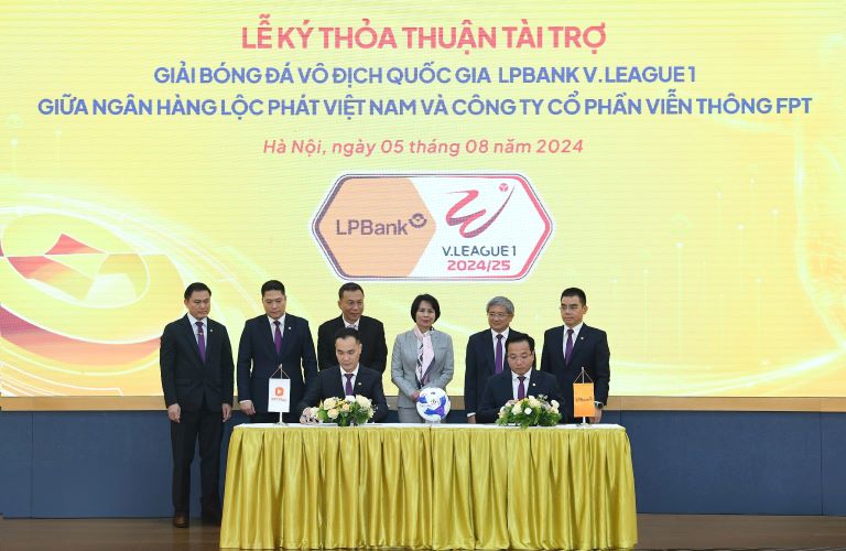 Ảnh minh họaĐại diện LPBank, ông Hoàng Văn Phúc – Phó Tổng Giám đốc và đại diện FPT Telecom, ông Nguyễn Hoàng Linh – Tổng Giám đốc thực hiện ký kết dưới sự chứng kiến của đại diện Lãnh đạo Cục Thể dục Thể thao, Liên đoàn Bóng đá Việt Nam, LPBank, FPT và VPF