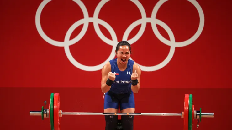 Hidilyn Diaz của Đội tuyển Philippines thi đấu tại nội dung Cử tạ - Hạng 55kg nữ Bảng A tại Olympic Tokyo 2020 ngày 26 tháng 7 năm 2021