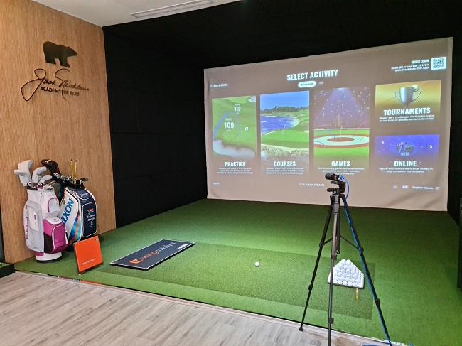 Học viện Golf Jack Nicklaus tại Khách sạn Thắng Lợi là cơ sở đào tạo đầu tiên được trang bị các công nghệ tiên tiến nhất về đào tạo golf