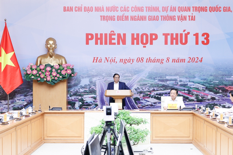 Thủ tướng Phạm Minh Chính, Trưởng Ban Chỉ đạo Nhà nước các công trình, dự án quan trọng quốc gia, trọng điểm ngành GTVT chủ trì họp phiên thứ 13 của Ban Chỉ đạo - Ảnh: VGP/Nhật Bắc