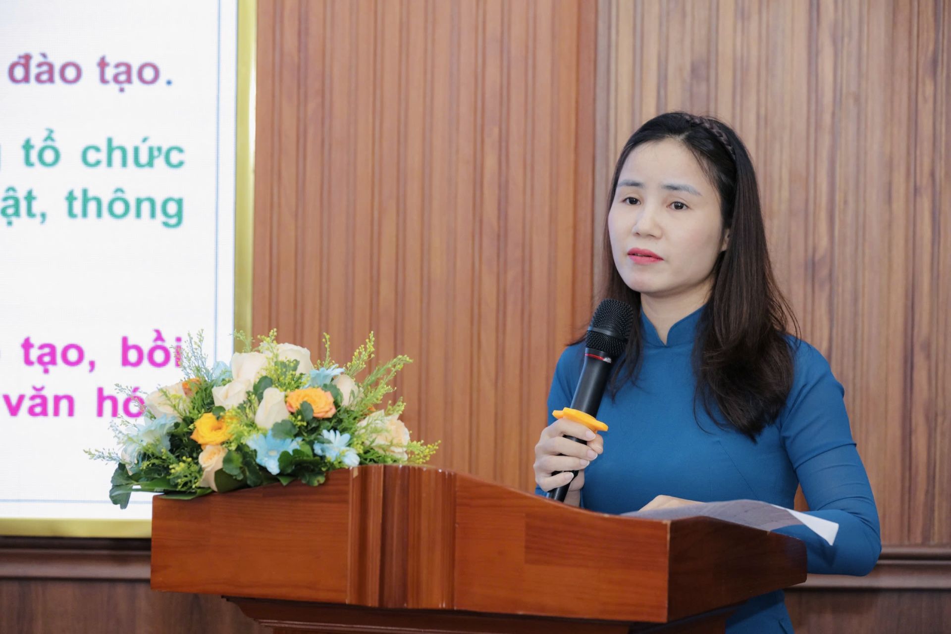 TS. Phạm Thị Loan - Khoa Triết Trường ĐHKHXH&NV