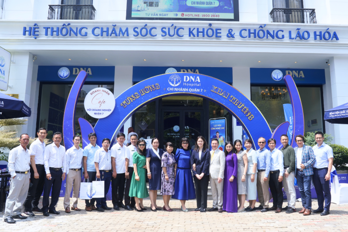 Bác sĩ Phan Thanh Hào và các doanh nhân quận 7 tại chương trình Cafe Doanh nhân