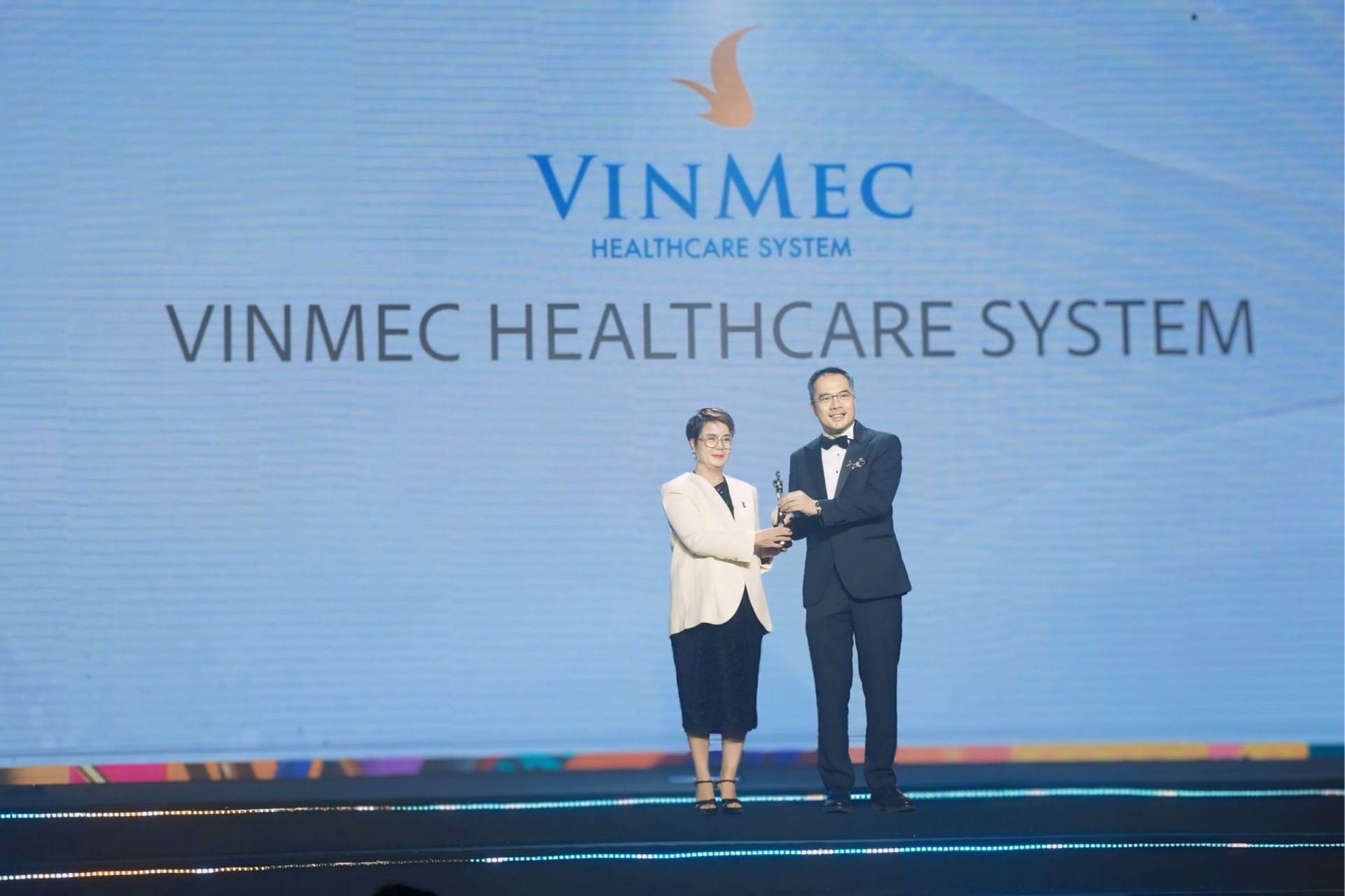 Vinmec Healthcare System was recognized with two awards: “Best Companies to work for in ASIA” and “Most Caring Company Award”