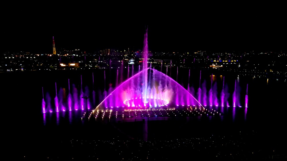 Màn trình diễn nhạc nước ấn tượng tại chương trình Van Phuc Water Show