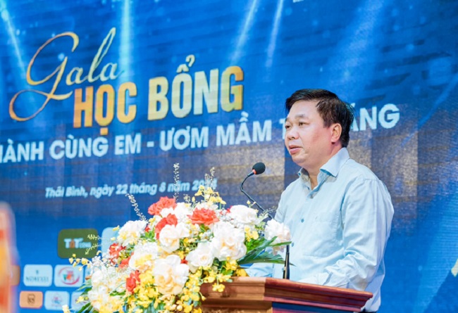 Ông Nguyễn Quang Hưng, Uỷ viên Ban Thường vụ Tỉnh uỷ, Phó Chủ tịch thường trực UBND tỉnh Thái Bình phát biểu tại chương trình.