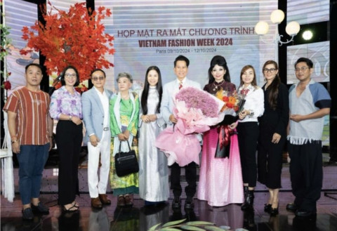 What does the international press say about famous Vietnamese designer Quynh Paris?