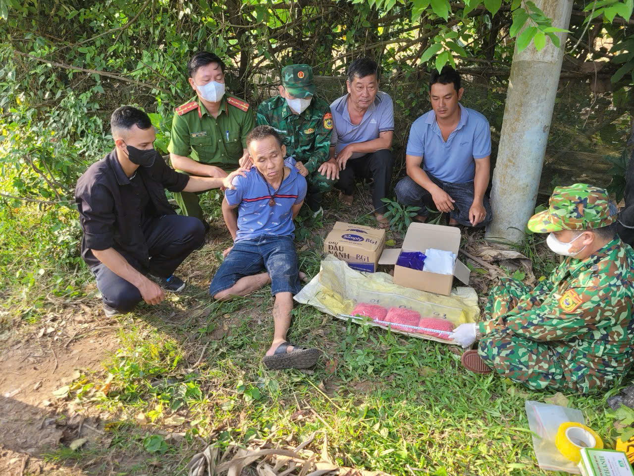 Đối tượng Nguyễn Thành Trung khai nhận vận chuyển số ma túy cho 01 đối tượng để nhận tiền công