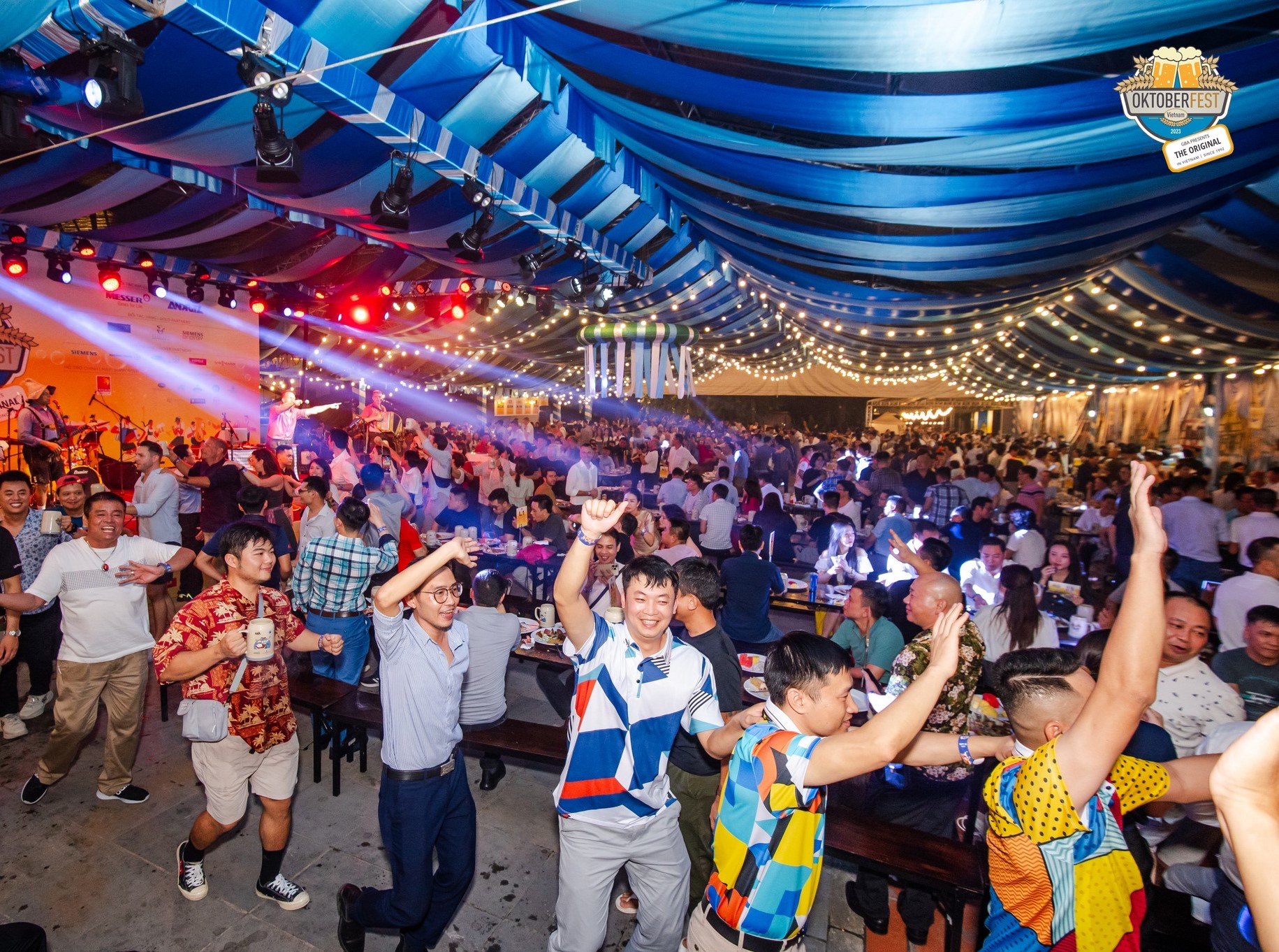 The festival will continue delivering the lively carnival atmosphere of Bavaria with explosive moments from the famous band O'zapft from Germany and Austria