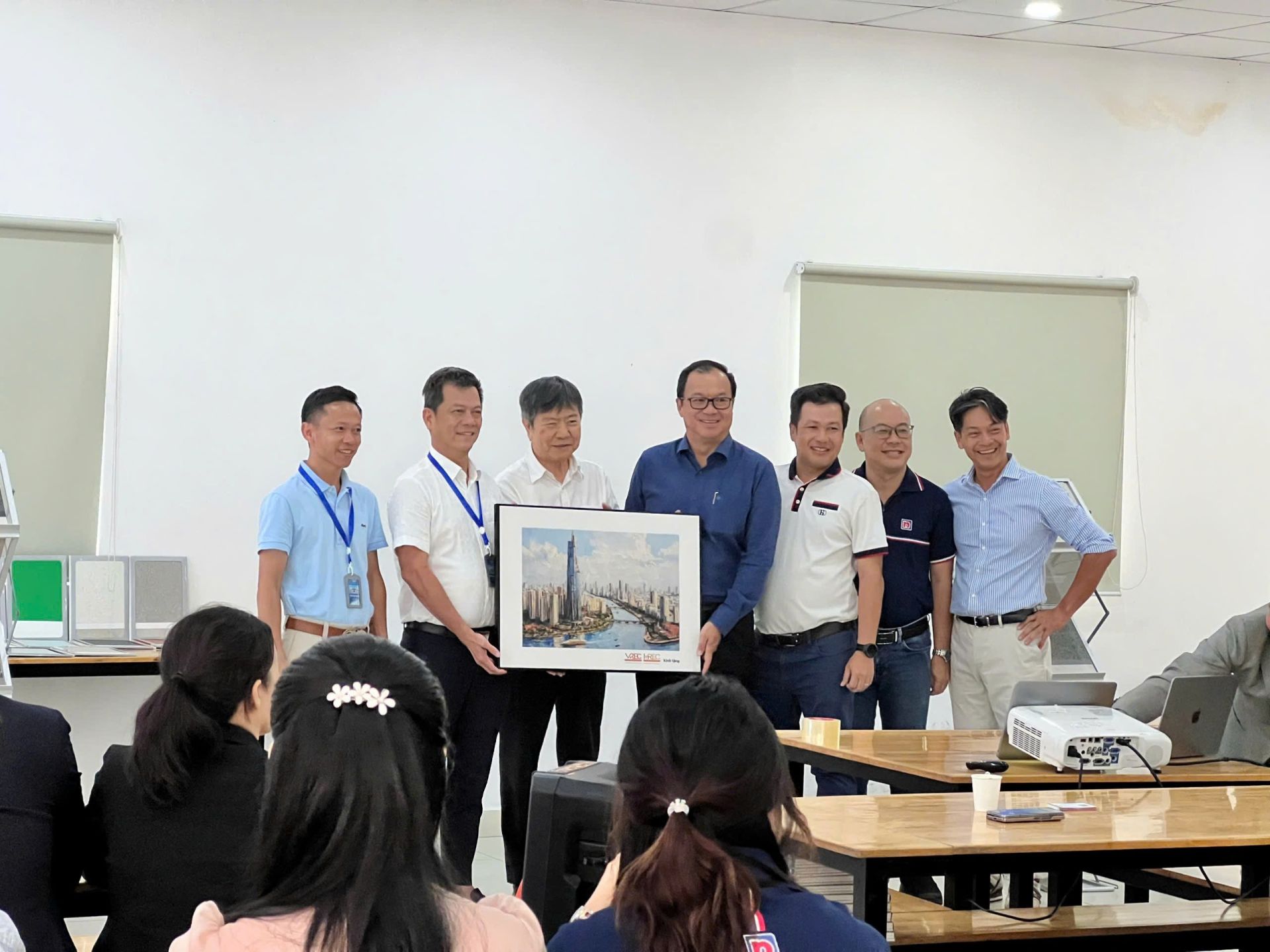 4.	Mr. Nguyễn Quốc Bảo – Chairman of the Vietnam and Ho Chi Minh City Real Estate Clubs (VREC – HREC), second from left, presenting a souvenir to the representative of Nippon Paint Vietnam