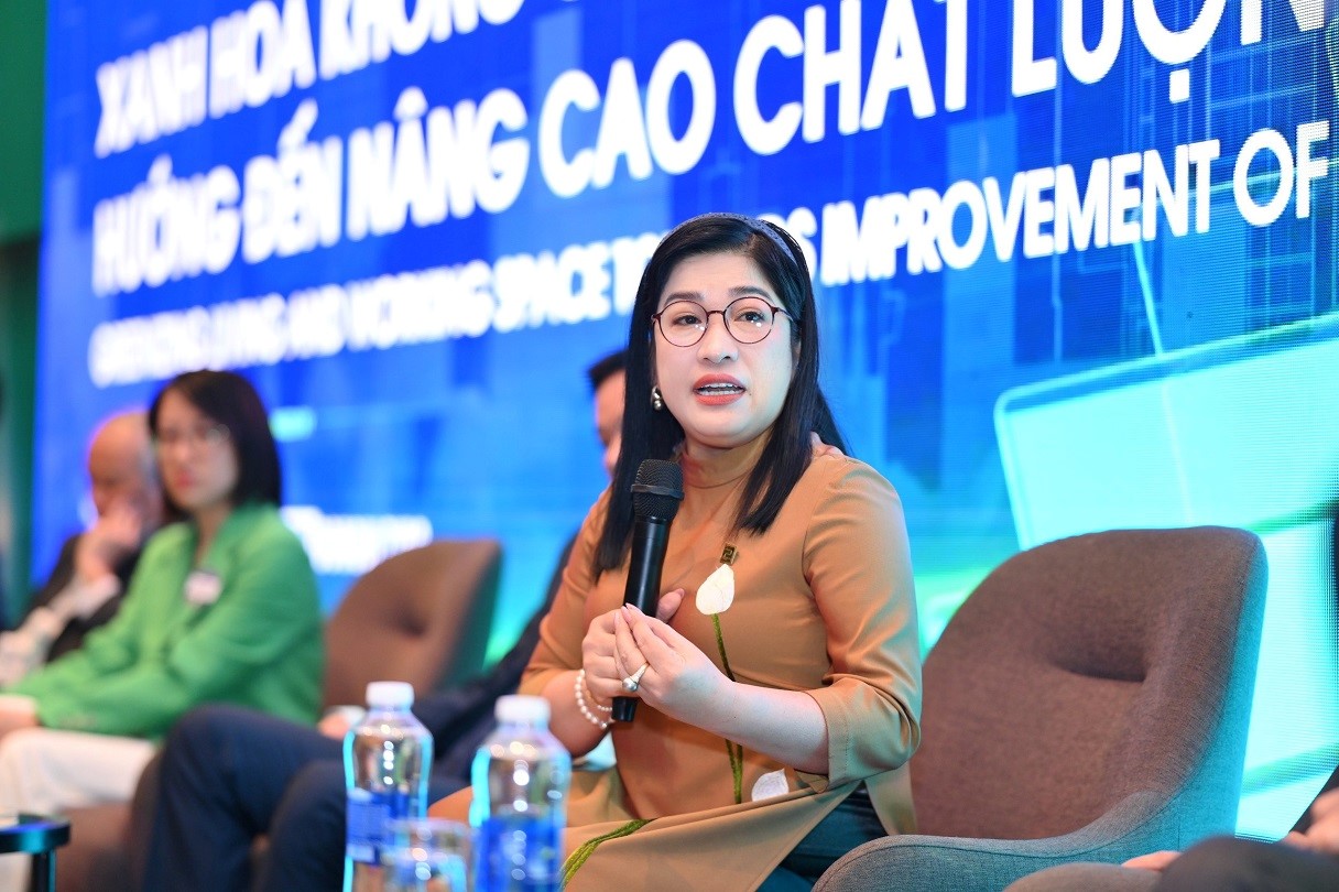 CEO Lưu Thị Thanh Mẫu shares her views and the company’s green strategy at the Vietnam Green Building Week 2023 event