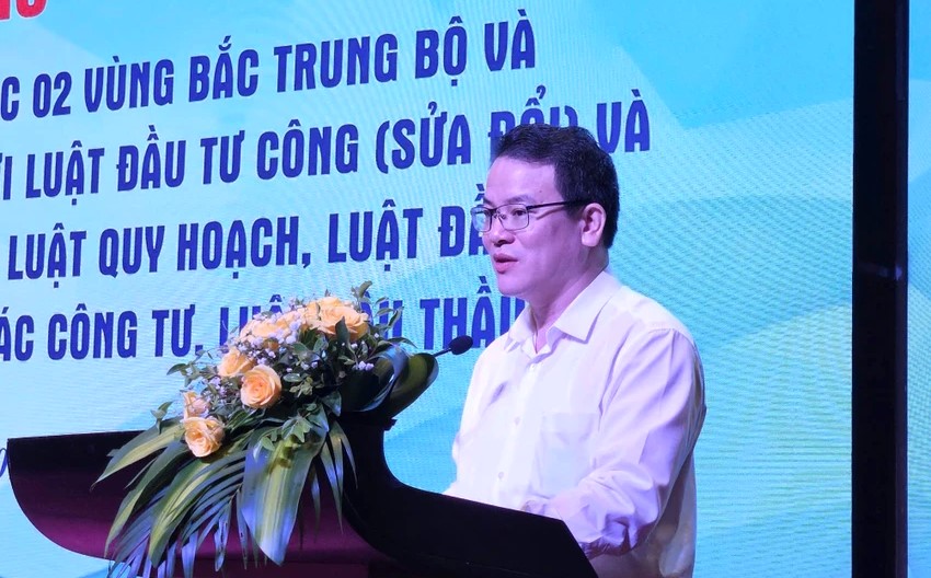 Thứ trưởng Bộ KHĐT Trần Quốc Phương phát biểu tại hội thảo