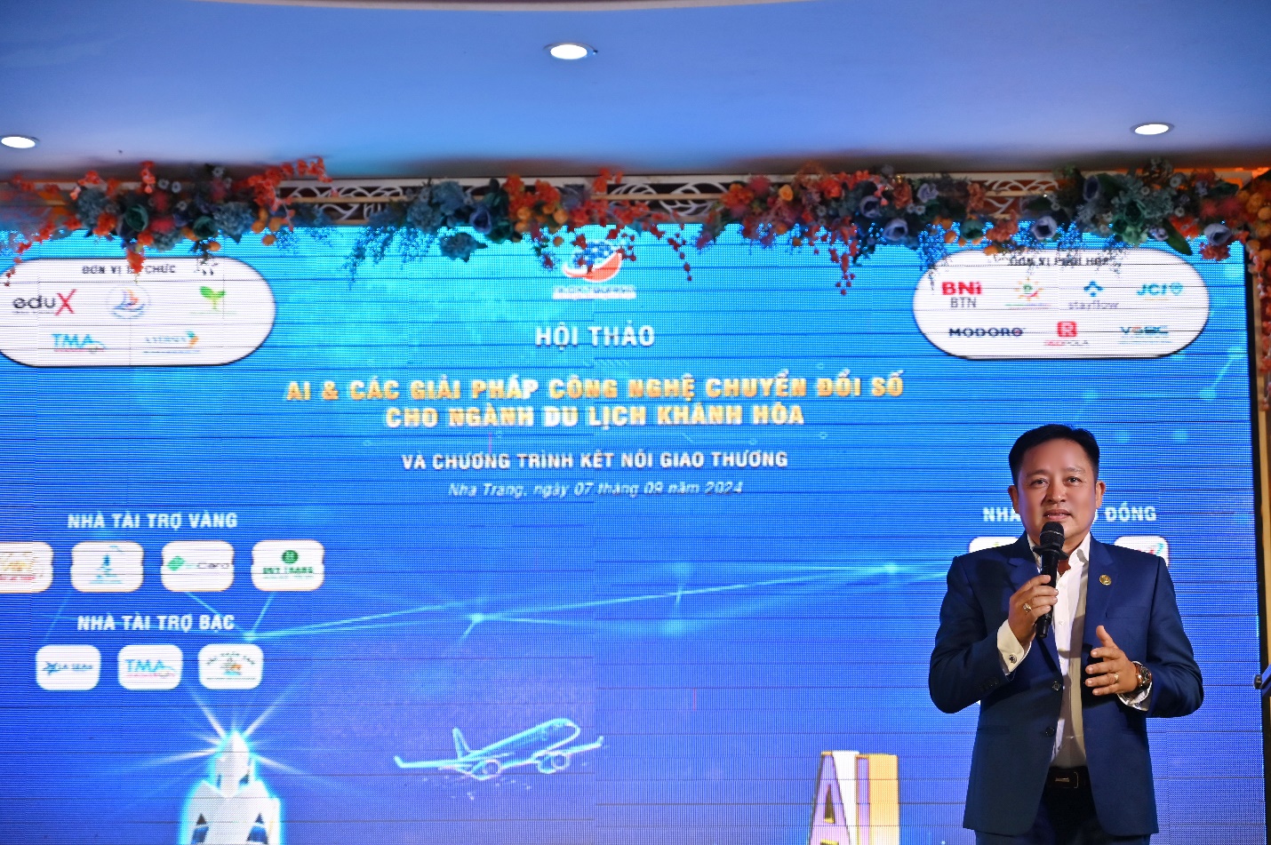 Mr. Pham Minh Nhat, Permanent Vice Chairman of the Nha Trang - Khanh Hoa Tourism Association, provided the introductory remarks at the seminar