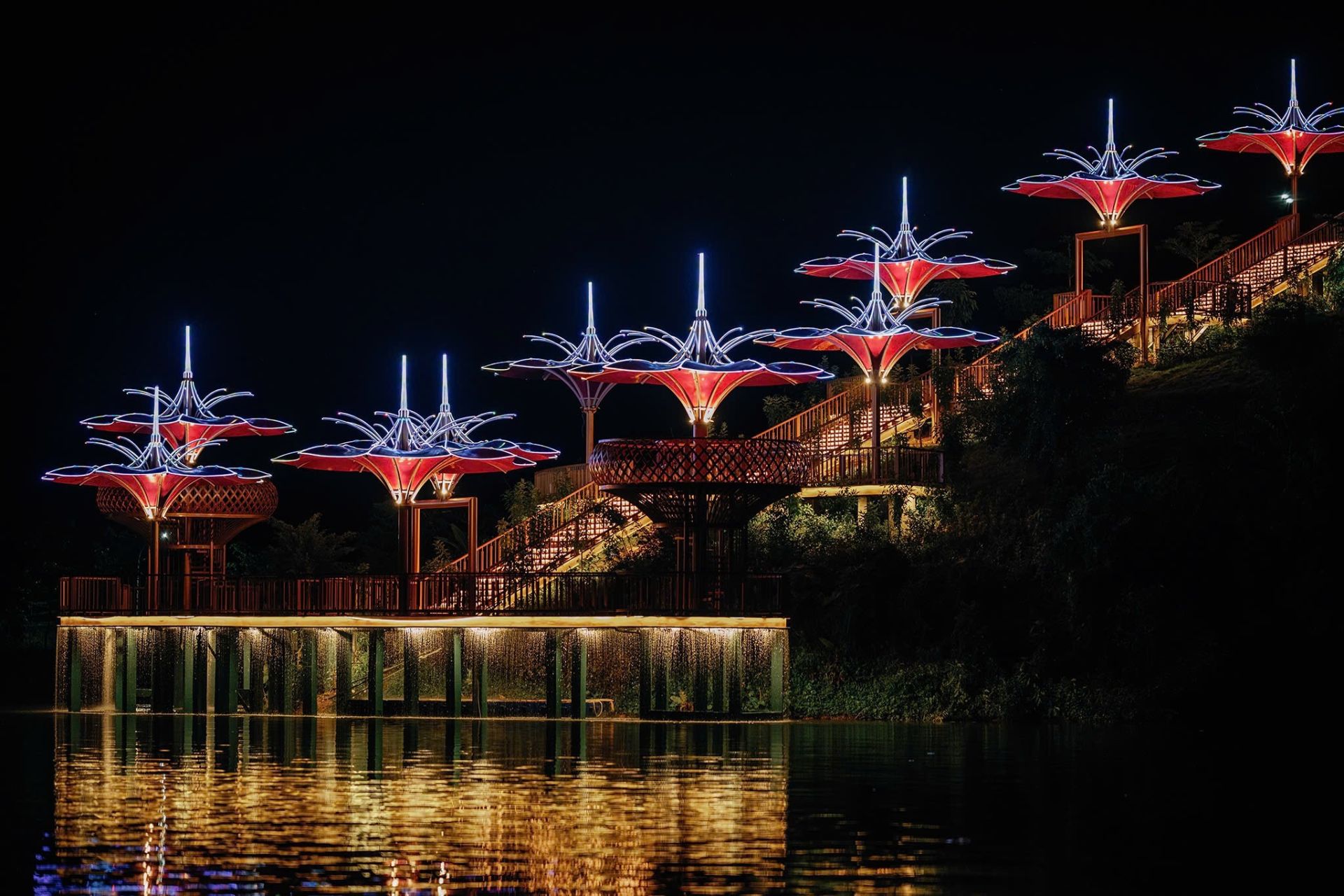 Mao Sủi Lake of the past has transformed into today’s King Lê's Lake, with the shimmering Galaxy Bridge reflecting its legendary origins