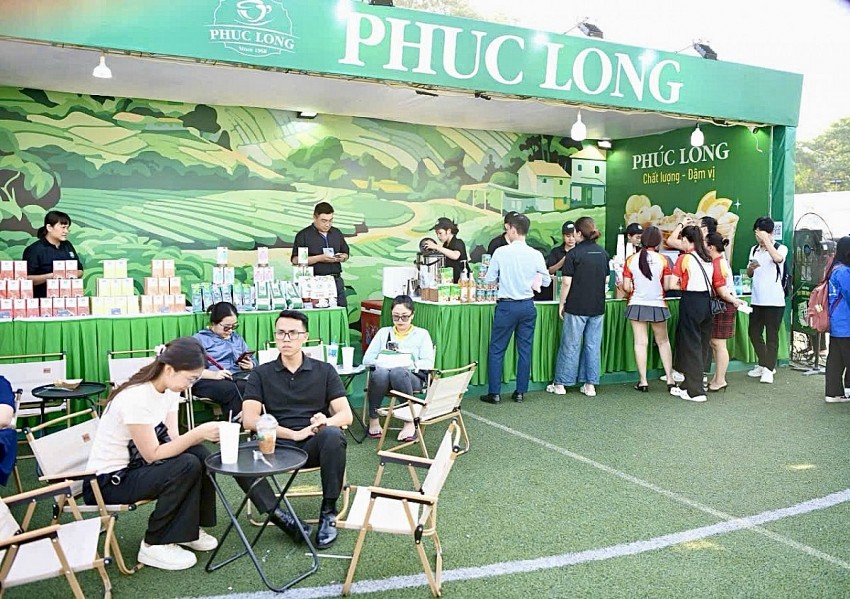 Phuc Long's booth attracted the attention of many event attendees