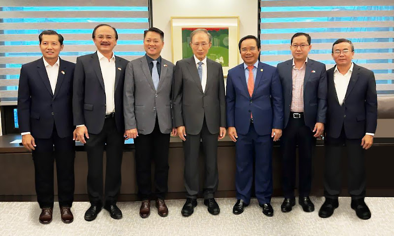 Long An Province delegation meets with former President Lee Myung Bak