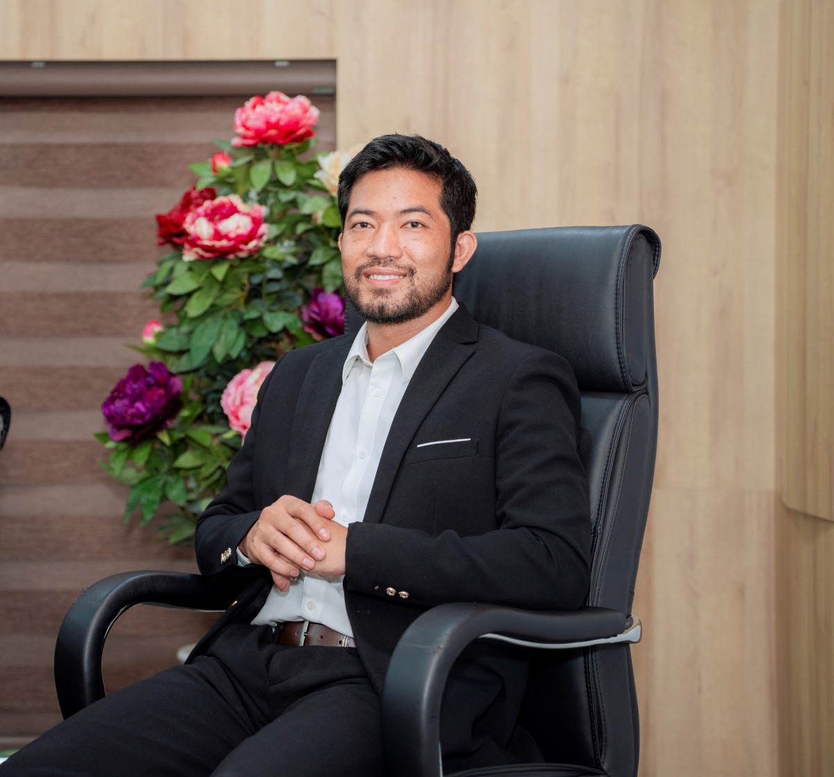 Mr. Ni Ko La - CEO of Green Power Company successfully entered the age of 30 with many great ambitions and plans.