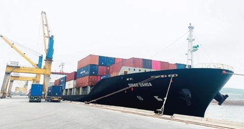 Numerous policies supporting businesses in opening shipping routes through Nghi Sơn Seaport