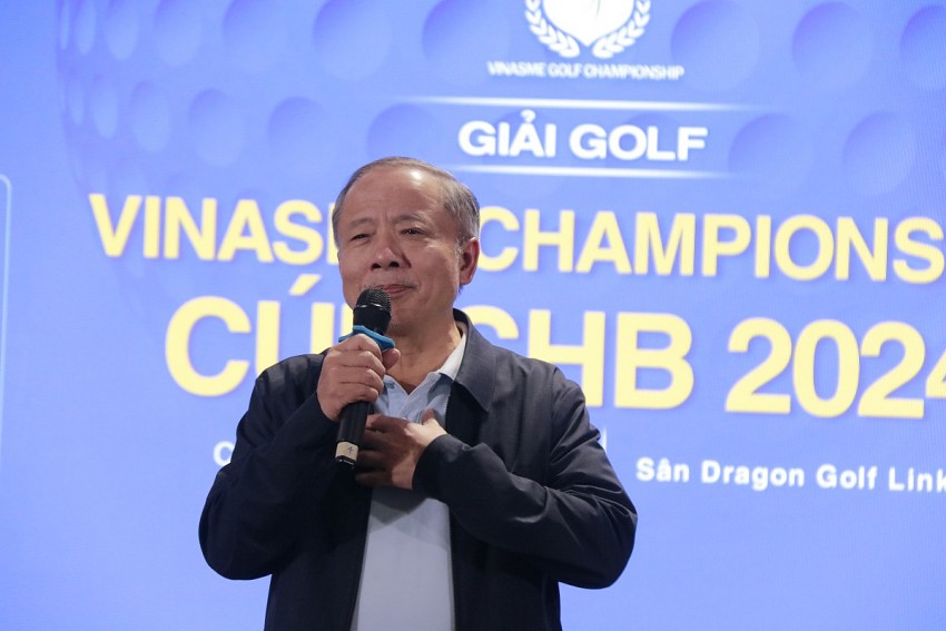 Mr. Nguyễn Văn Thân, Chairman of VINASME, spoke at the award ceremony