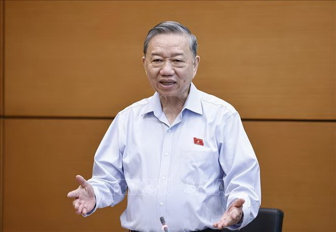 General Secretary Tô Lâm, National Assembly delegate for Hưng Yên province, speaks at a discussion session on October 31