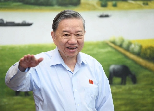 General Secretary Tô Lâm, National Assembly delegate for Hưng Yên province, speaks at a discussion session on October 31