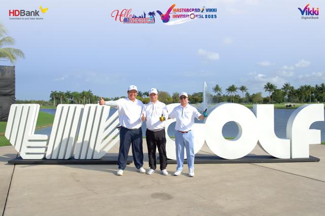 Entrepreneurs enjoying the LIV Golf Miami experience Entrepreneurs enjoying the LIV Golf Miami experience