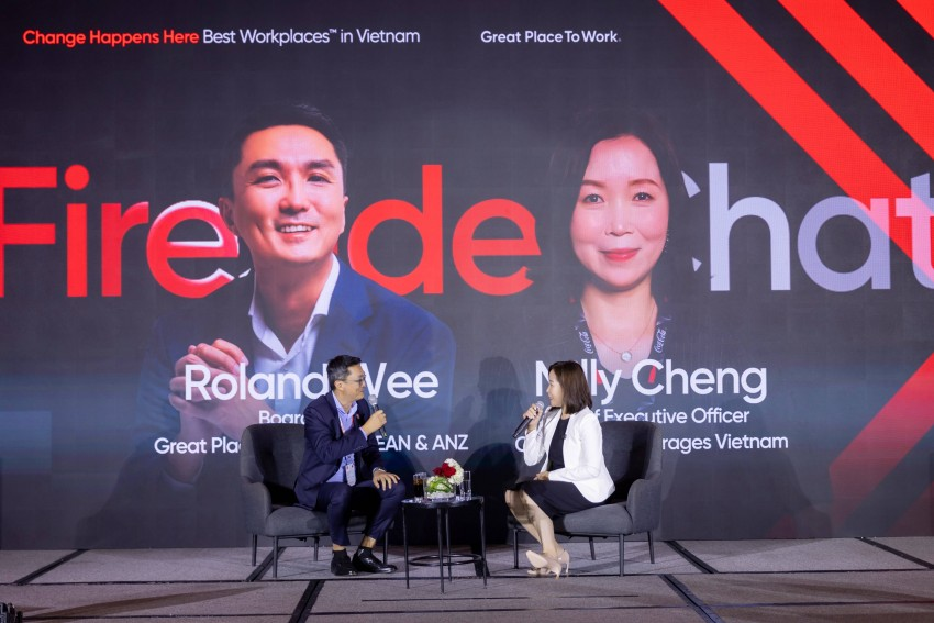 Mr. Roland Wee in conversation with Ms. Milly Cheng at the announcement ceremony Mr. Roland Wee in conversation with Ms. Milly Cheng at the announcement ceremony