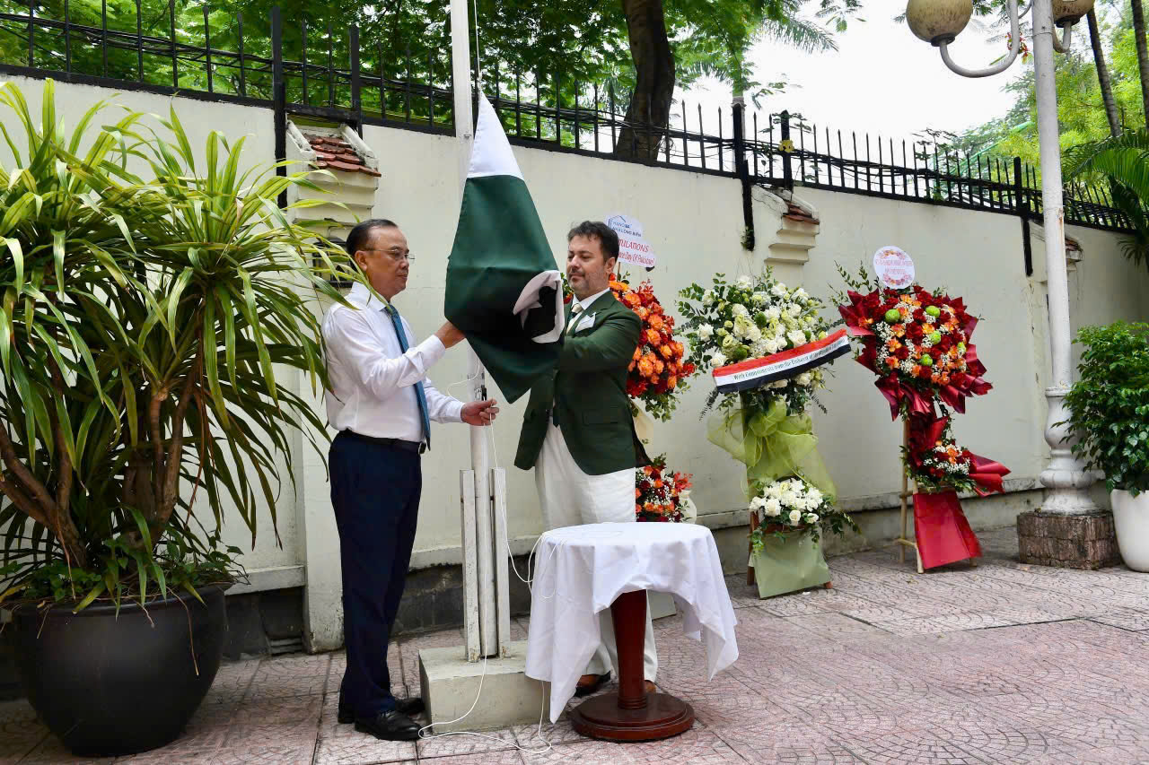 The flag hoisting ceremony was solemnly conducted at the celebration of the 79th Independence Day of Pakistan.