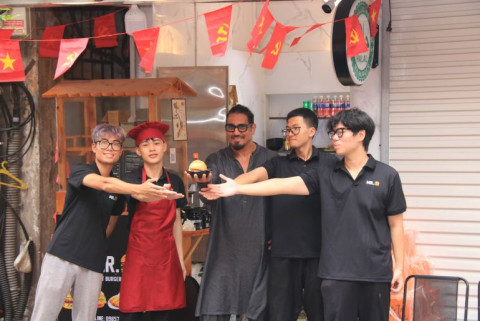 Hoàng Hải Anh and his young peers launch MR. Burgers – a Halal dining destination in Hanoi