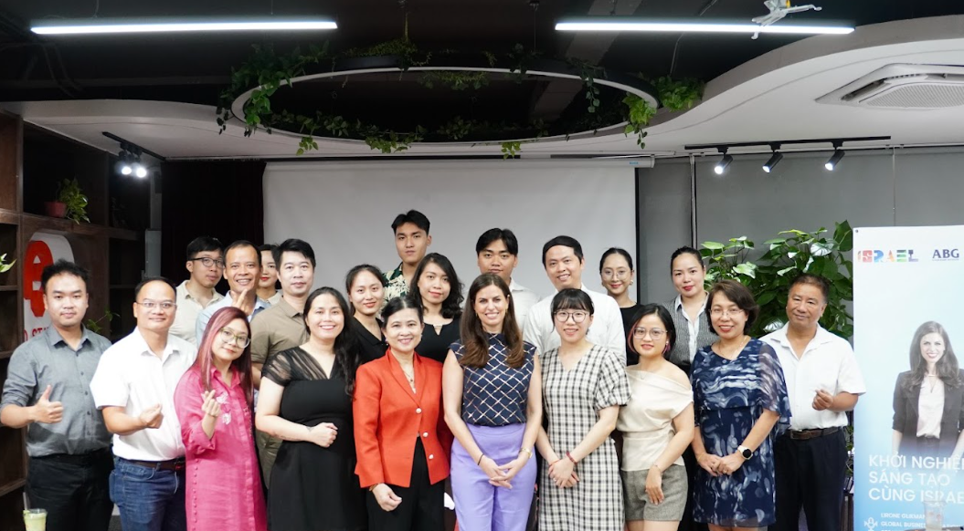 The program “Innovative startups with Israel” was organized by the ABG Leadership Institute in collaboration with the Embassy of Israel in Vietnam. The program “Innovative startups with Israel” was organized by the ABG Leadership Institute in collaboration with the Embassy of Israel in Vietnam.