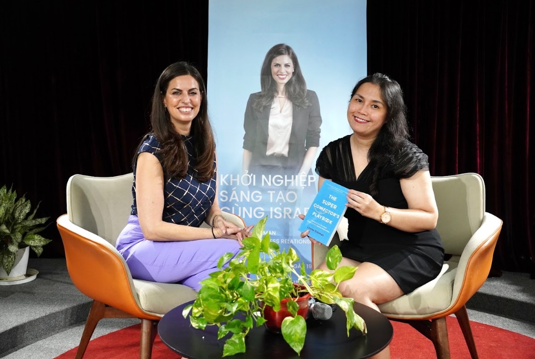 The bestselling book by expert Lirone Glikman, “The Super Connector’s Playbook,” will soon be published in Vietnam The bestselling book by expert Lirone Glikman, “The Super Connector’s Playbook,” will soon be published in Vietnam