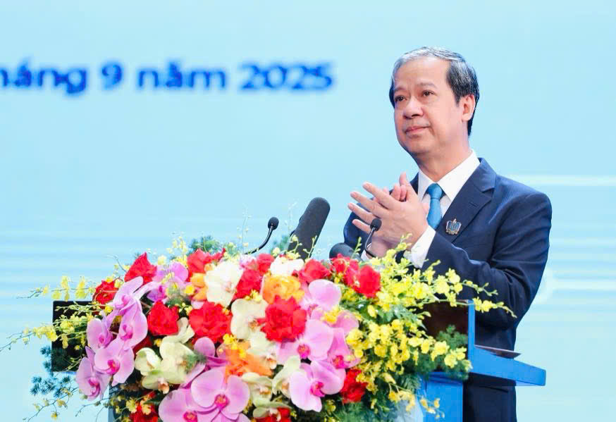 Minister of Education and Training Nguyen Kim Son: At this sacred moment, we remember President Ho Chi Minh with boundless gratitude, and we honor the martyrs, generations of teachers, and students who sacrificed their lives for the nation’s independence and freedom Minister of Education and Training Nguyen Kim Son: At this sacred moment, we remember President Ho Chi Minh with boundless gratitude, and we honor the martyrs, generations of teachers, and students who sacrificed their lives for the nation’s independence and freedom